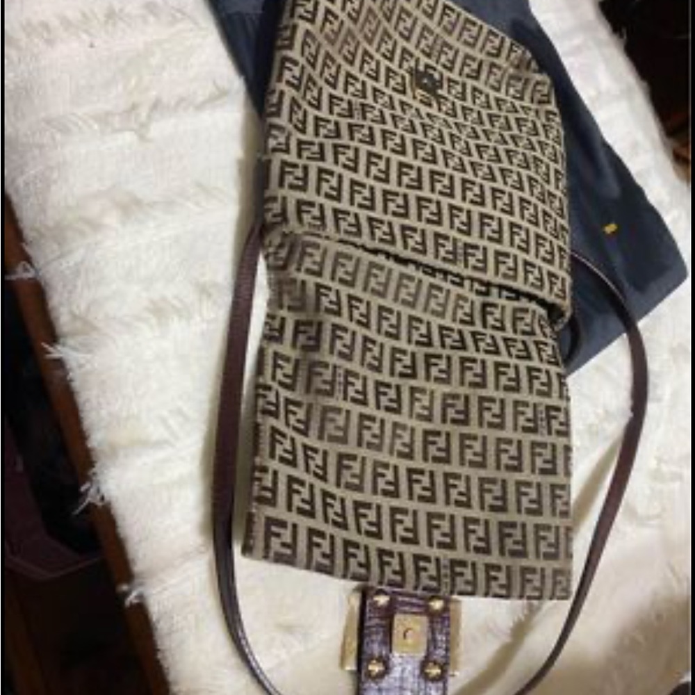 Fendi Zucchino FF sling crossbody flap bag - Picture 4 of 9